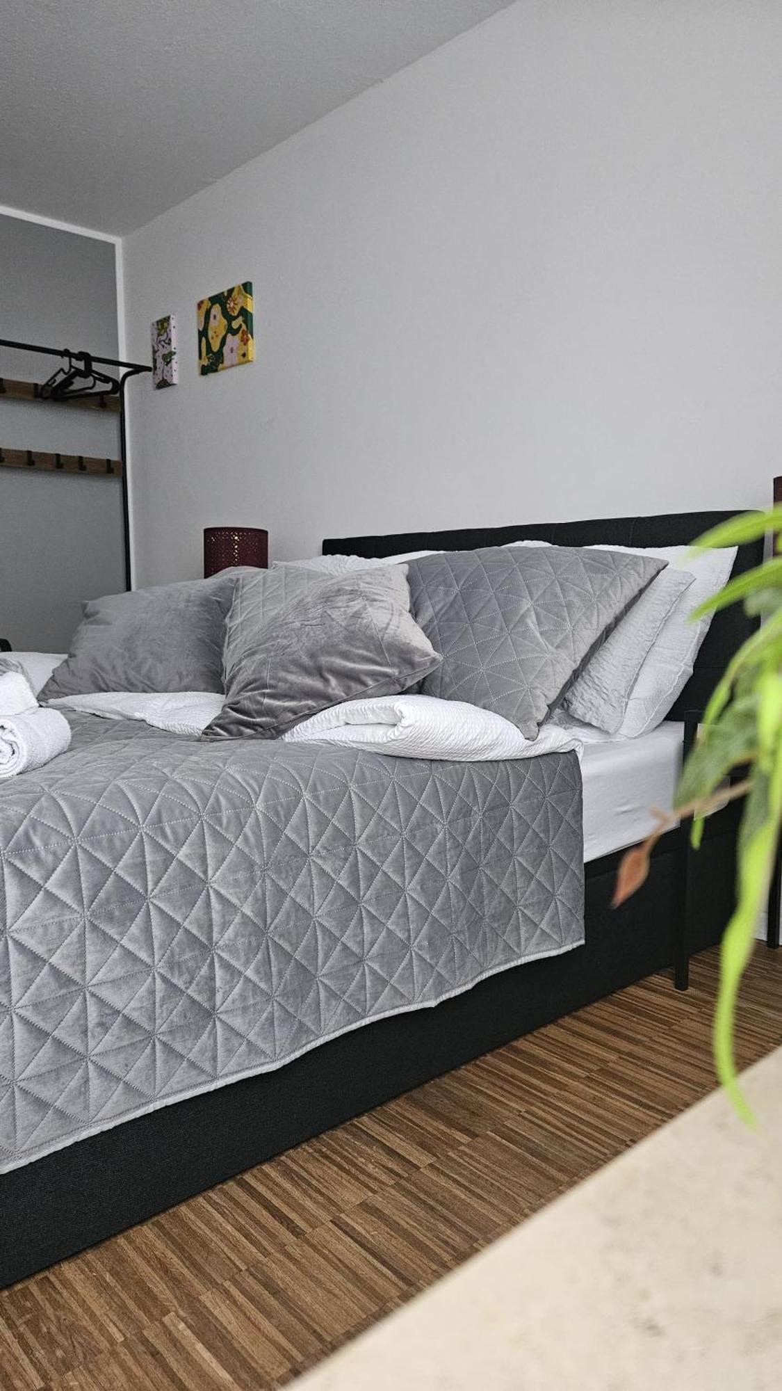 80 M2 Moderne Und Zentrale Wohnung In Hannover Mit Eigenem Parkplatz Dış mekan fotoğraf